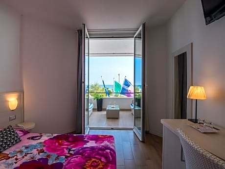 Deluxe Double Room with Sea View