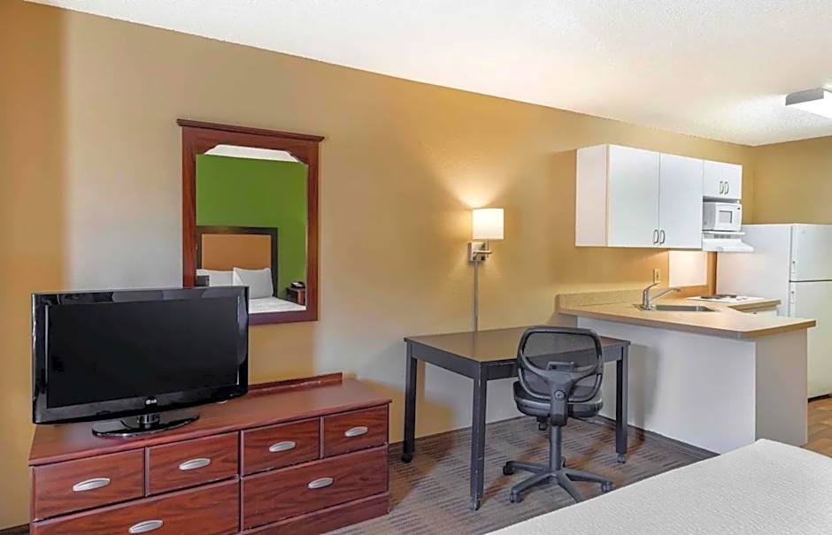 Relax Suites Extended Stay - La Mirada