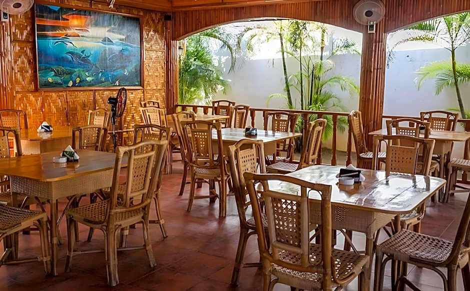 Coucou Bar Hotel and Restaurant