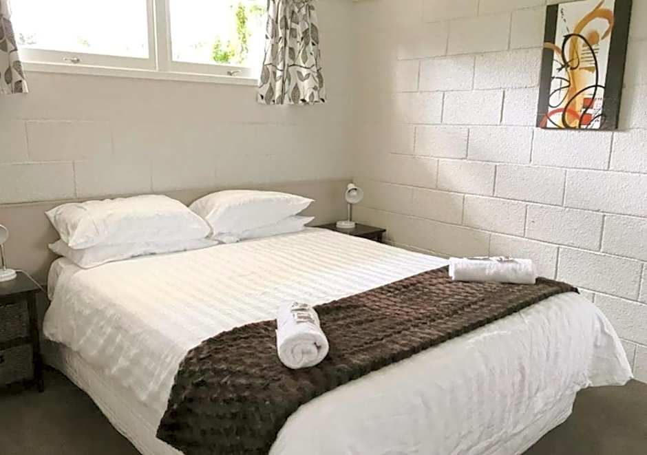 Sapphire Springs Holiday Park and Thermal Pools