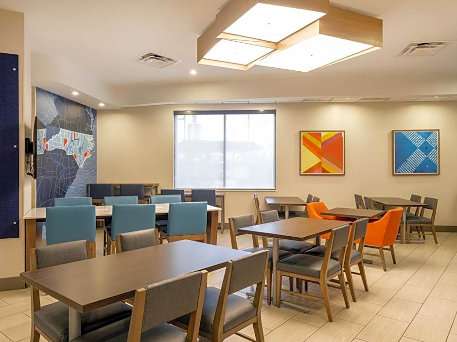 Holiday Inn Express & Suites Greensboro - (I-40 @ Wendover) By IHG