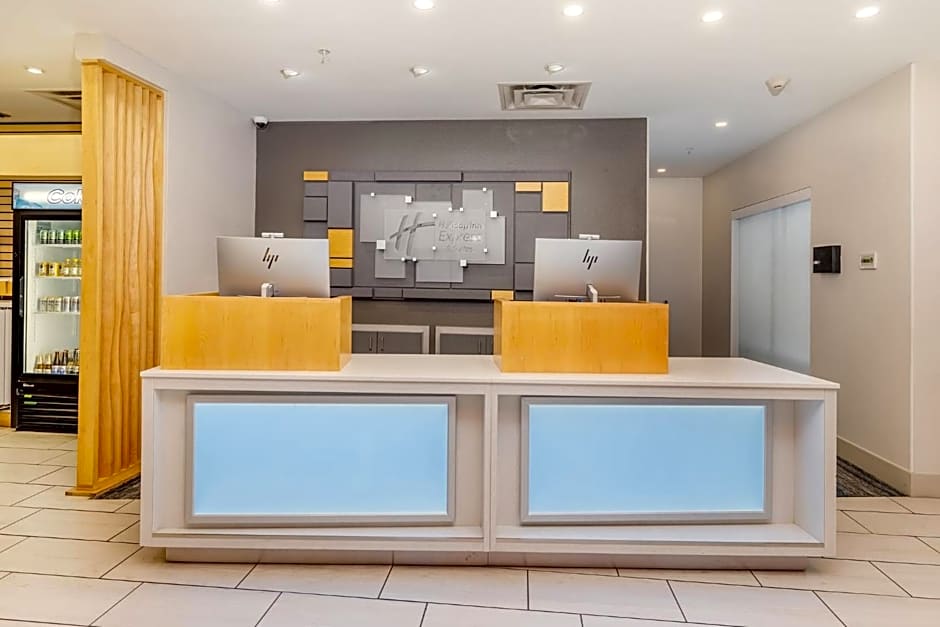 Holiday Inn Express and Suites Medford By IHG