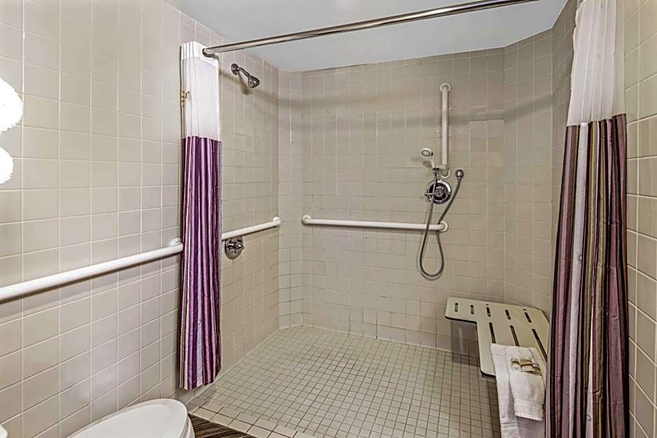 La Quinta Inn & Suites by Wyndham Anaheim Disneyland