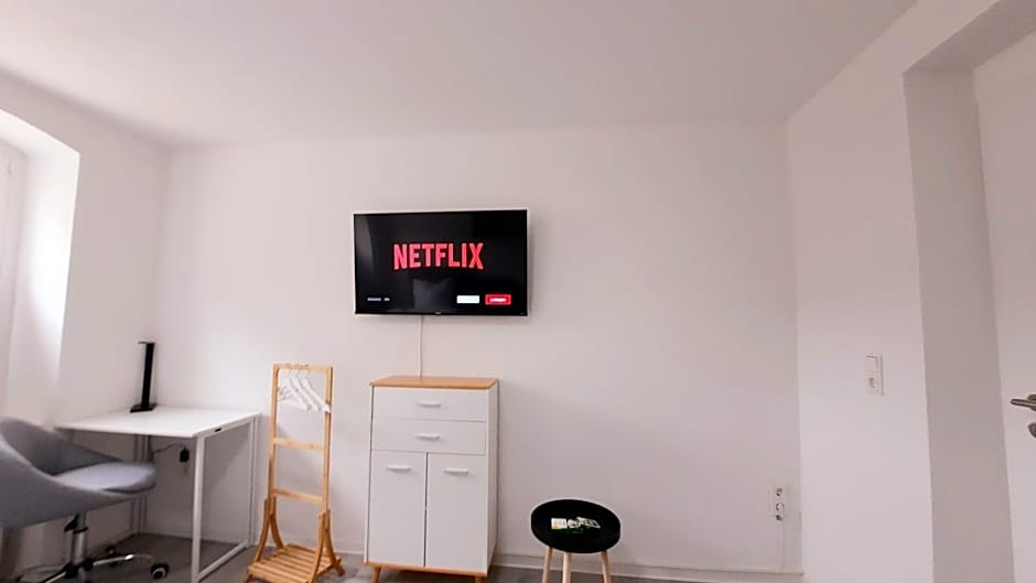 Gemütliche Unterkünfte für längeren Aufenthalt und Monteure inkl Balkon, Waschmaschine, WiFi, Küche und Parkplatz