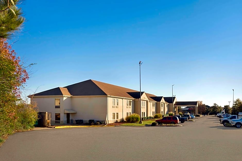 Super 8 by Wyndham Olive Branch