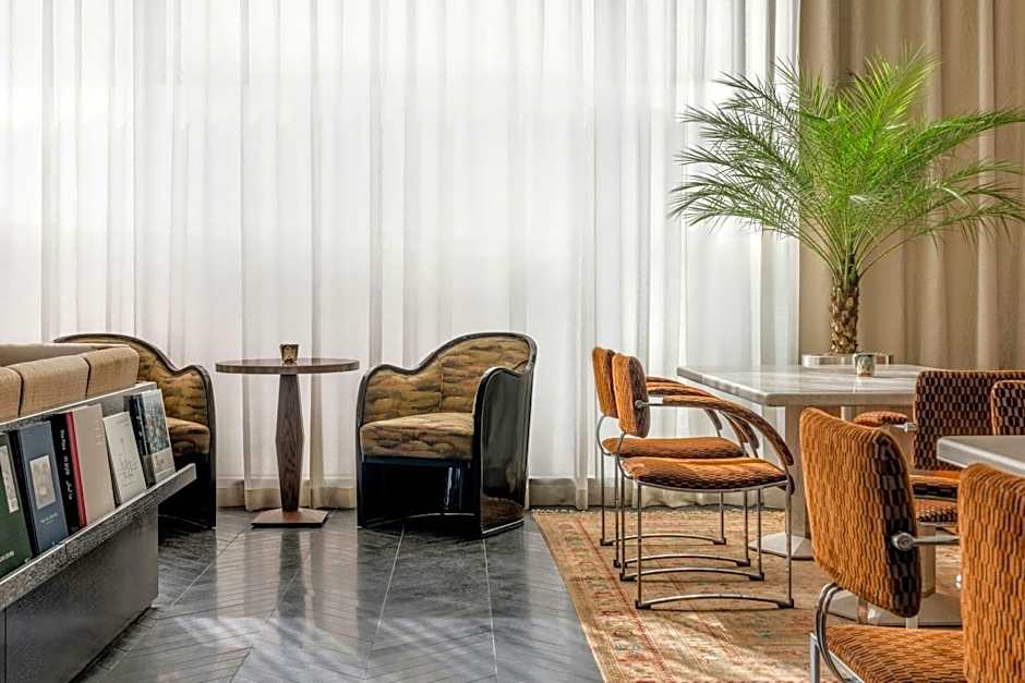 The Dean Munich, Autograph Collection