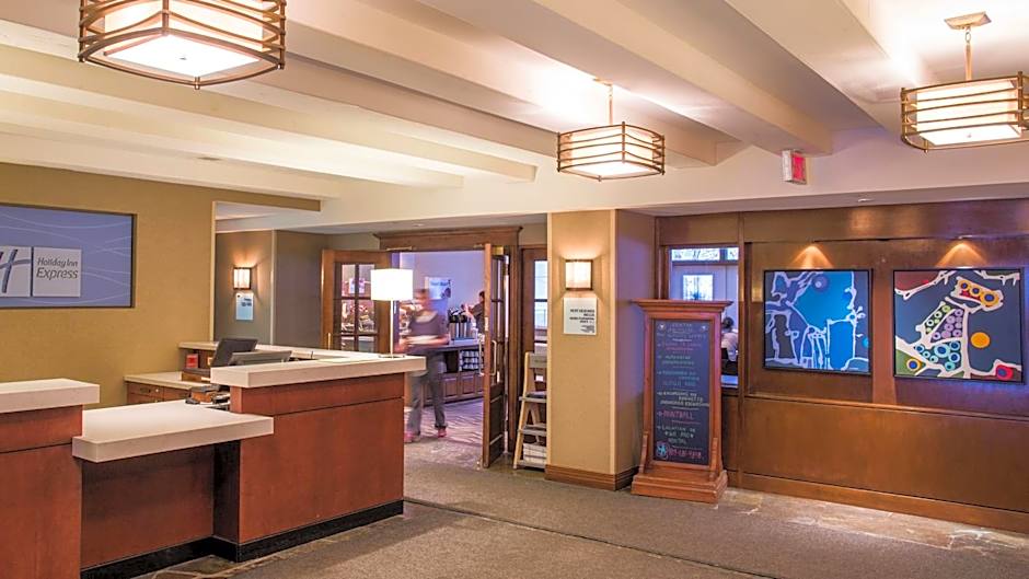 Holiday Inn Express & Suites Tremblant By IHG