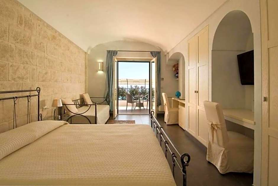 Photo 1 of 4 of Junior Suite, Pool View