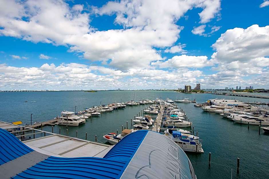 DoubleTree By Hilton Grand Hotel Biscayne Bay