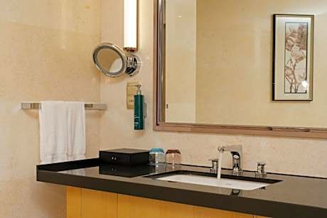 Executive King Room - Lounge Access