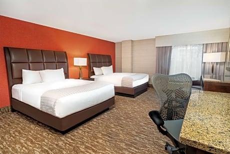 2 Queens Premium W/In-Room Drinks-Snacks