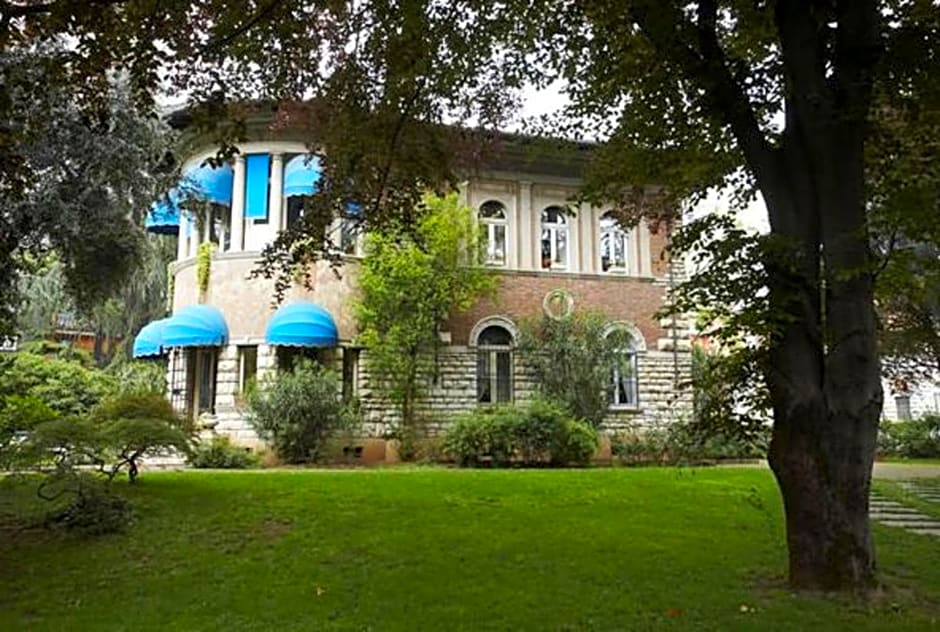 Villa V