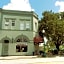 Oak Park Inn
