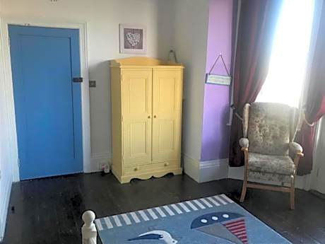 Ground floor wheelchair accessable room front garden & entrance