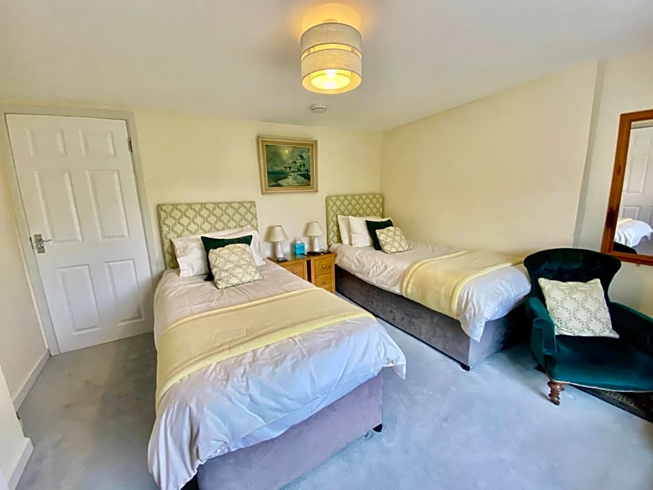 Lynwood House Bed and Breakfast