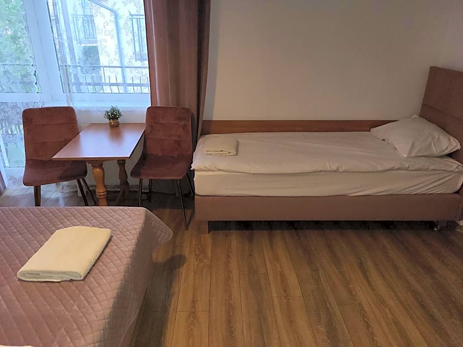 Pokoje Gościnne u MARCINA- sala zabaw, basen, melex, rowery, grill