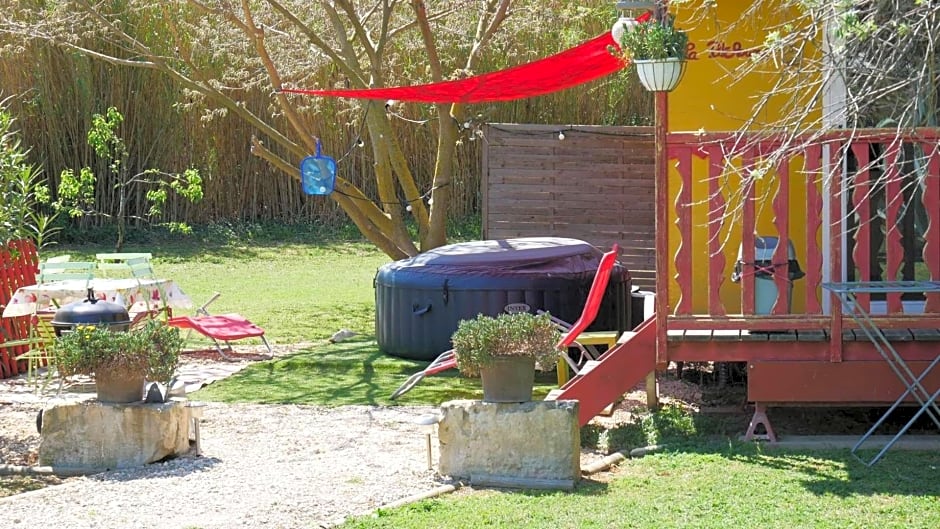 MAS MAURANE-Roulotte avec SPA privé aux portes d'ARLES