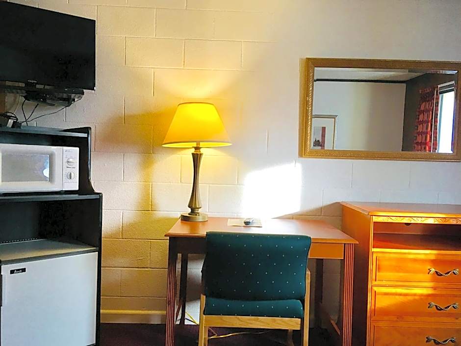 Granada Inn Motel - Kalkaska