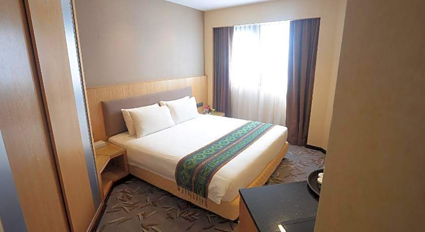 Imperial Riverbank Hotel