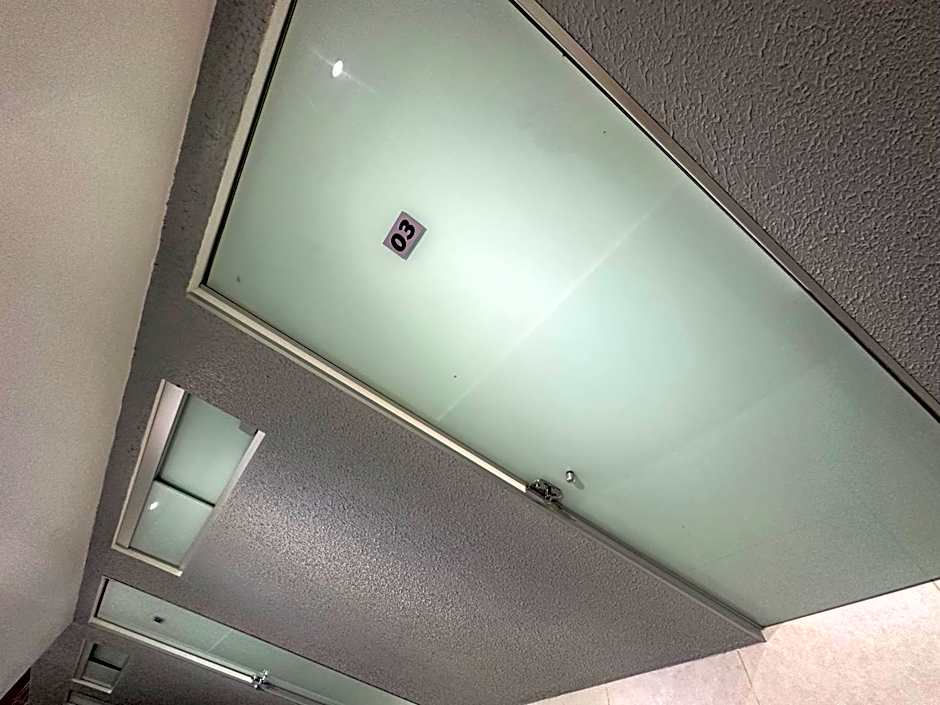 Quarto privativo com banheiro compartilhado em Pousada recém construída,a 500mts do pátio do forró