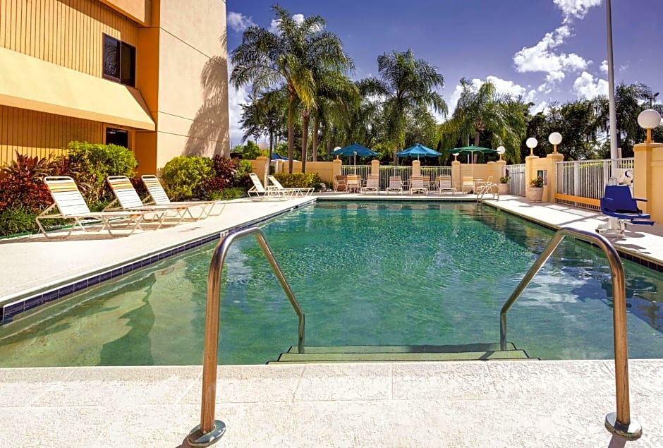 La Quinta Inn & Suites by Wyndham Miami Airport East