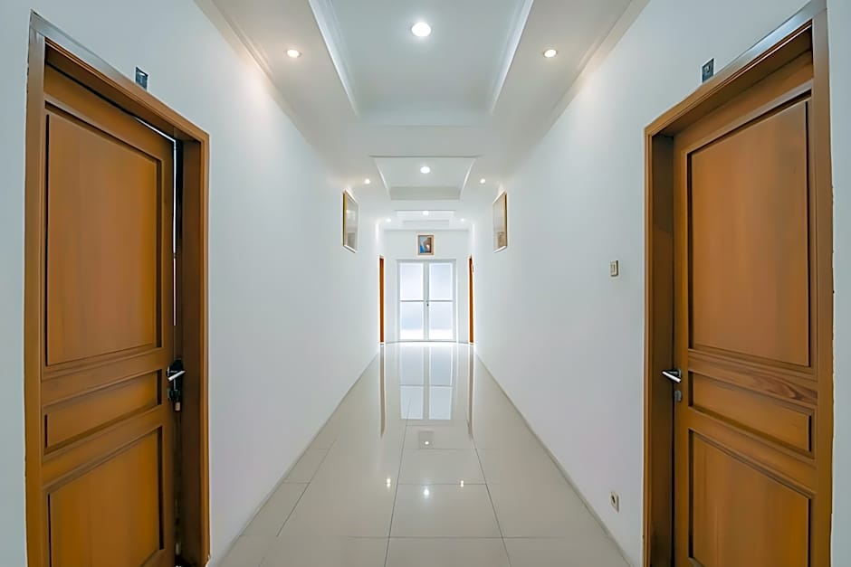 RedDoorz near Exit Toll Moh Toha