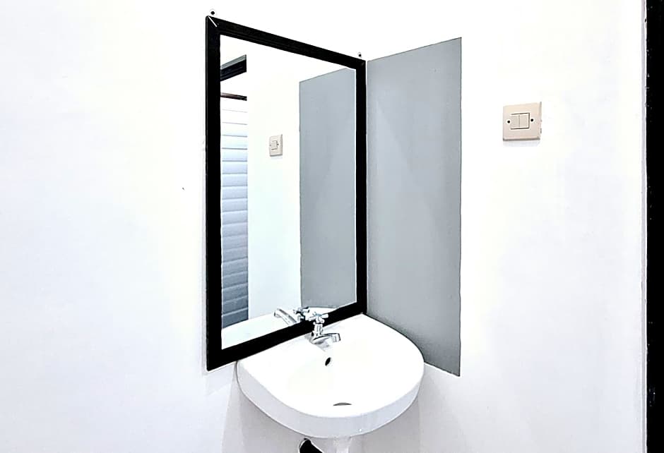 RedDoorz at Queen Asri Premium