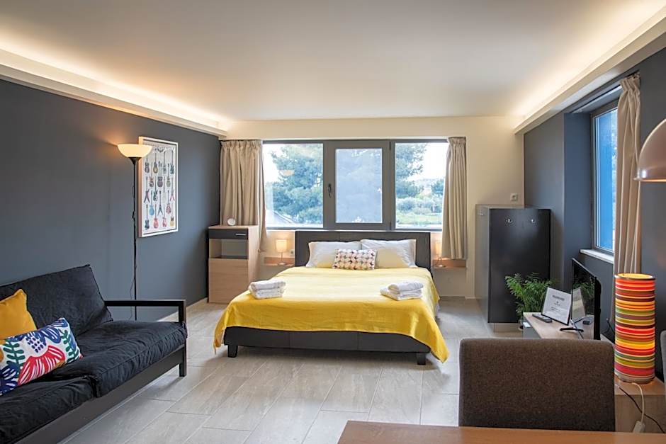 CHROMA Lodge Pikermi