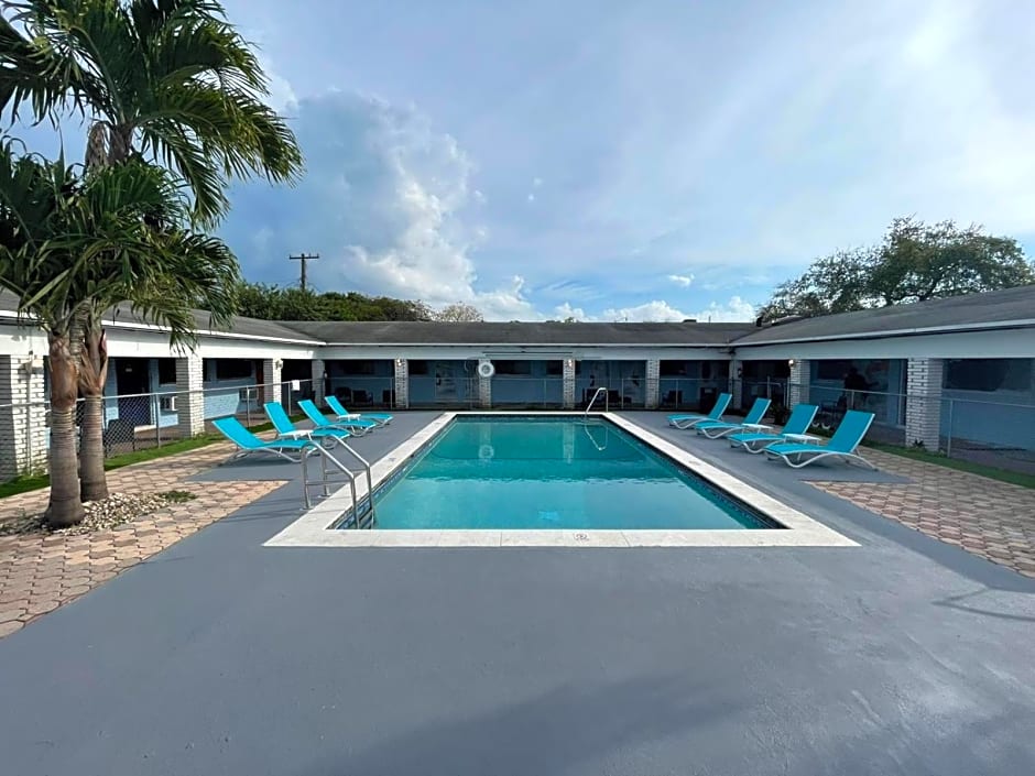 Hollywood Gardens Inn & Suites