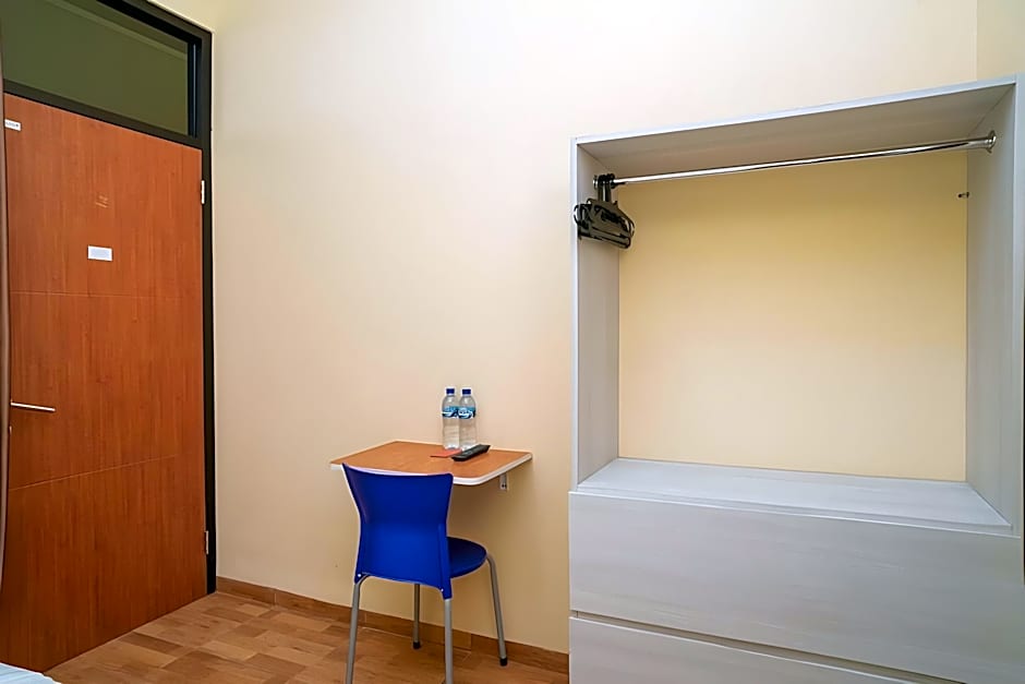 RedDoorz Syariah near Jembatan Merah Plaza