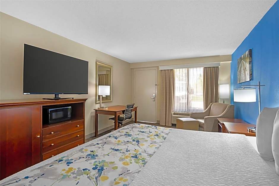 Best Western Inn & Suites Monroe