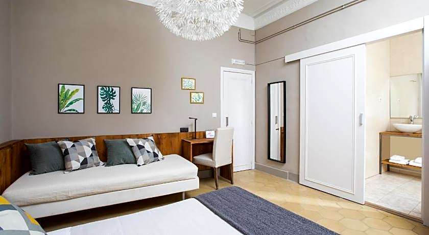 Jardinets Guest House