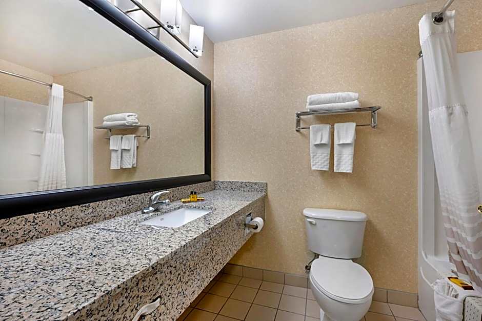 Best Western Plus Howe Inn