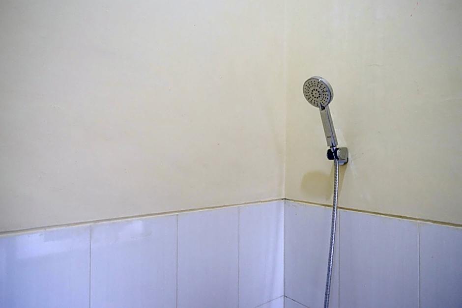 RedDoorz near Graha Saba Buana Solo