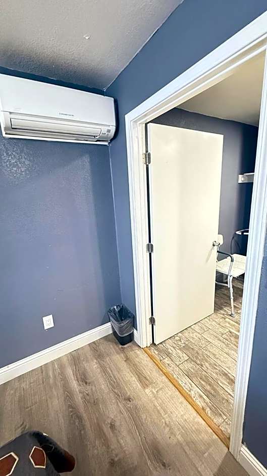 Fireside Inn By The Beach Boardwalk & Bowling