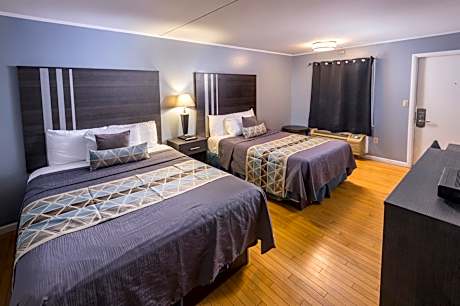 Double Room with Balcony (2 Adults + 1 Child)