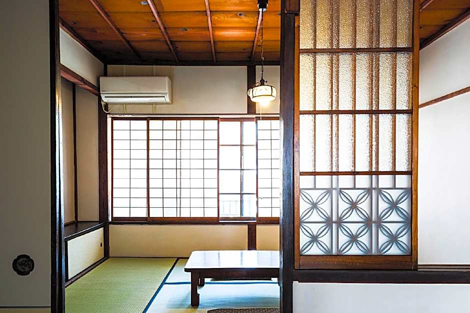 Foto 1 av 2 av Go Japanese Style Room with Shared Bathroom