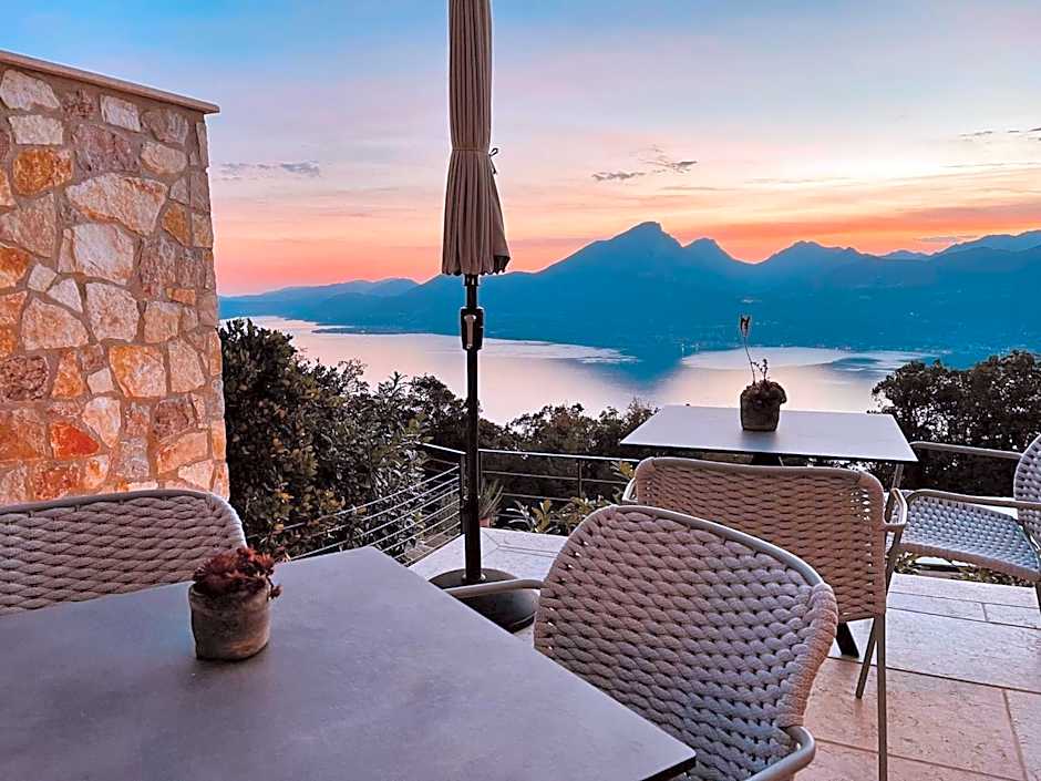 FAVAI HILLS your secret hideaway