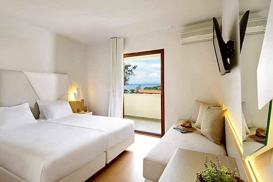 Akrathos Beach Hotel