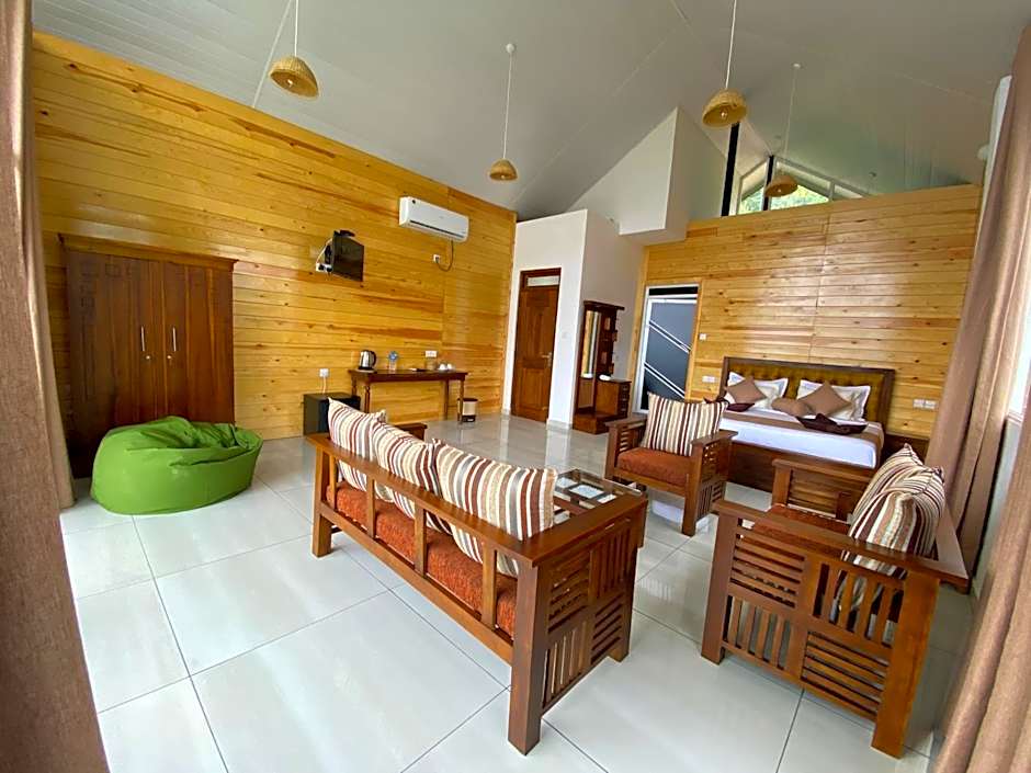Photo 1 of 17 of Superior King Room