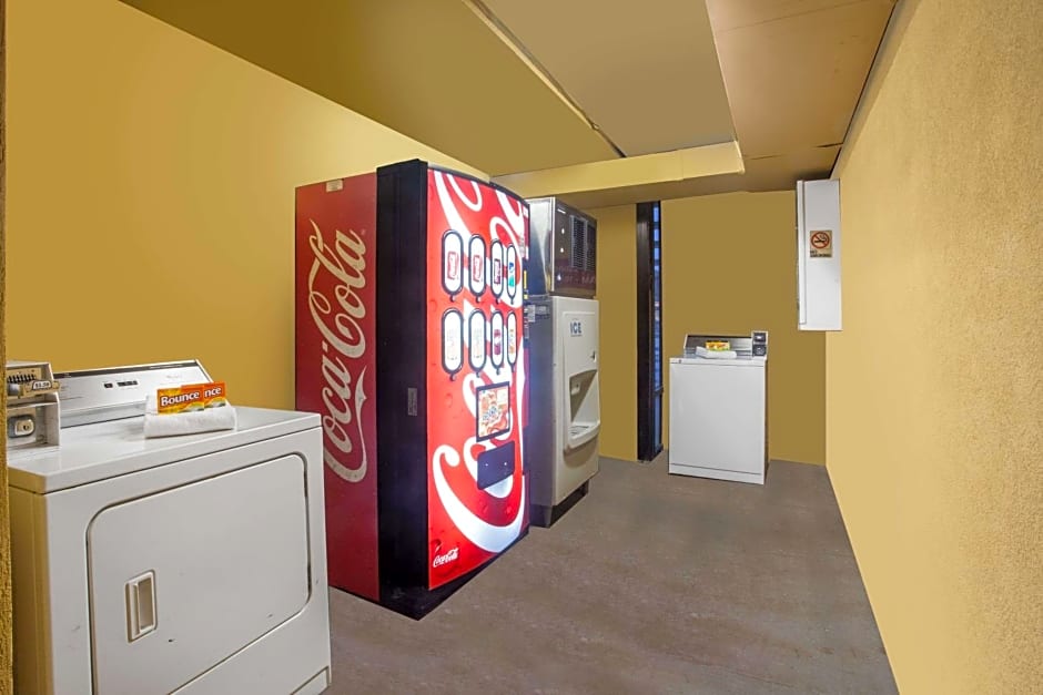 Super 8 by Wyndham Nashville West
