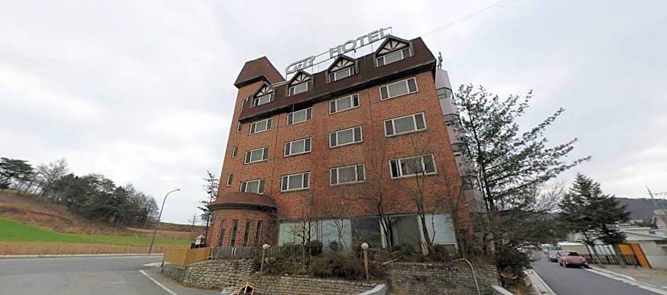 Green And Blue Hotel