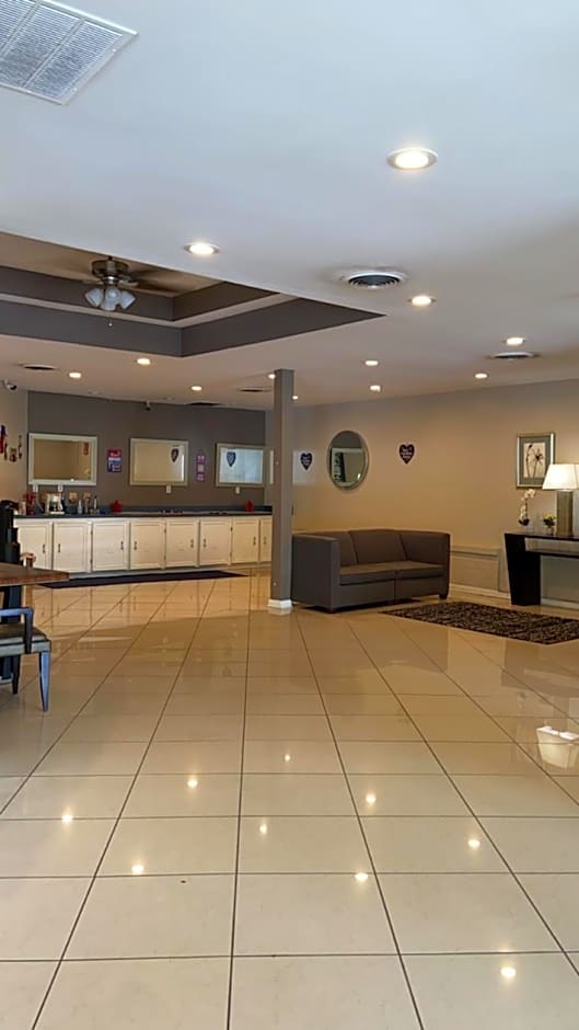 APM Inn & Suites