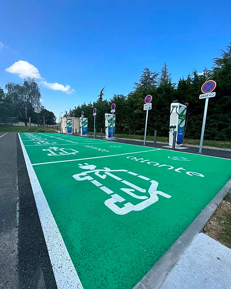 greet hotel restaurant Angouleme Ouest