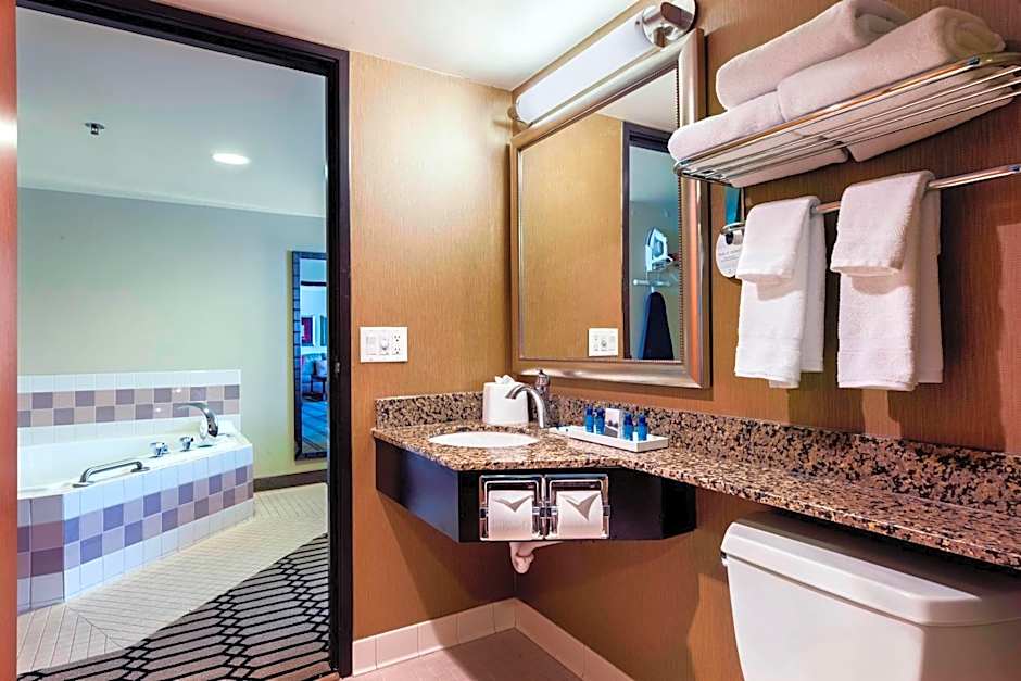 Delta Hotels by Marriott Fargo