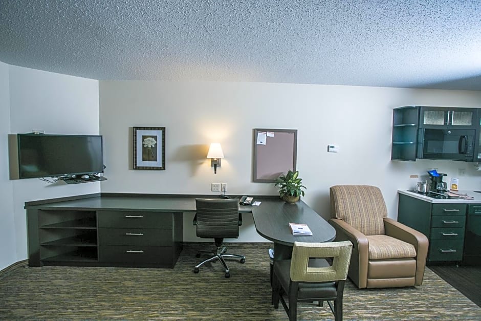 Candlewood Suites Fargo-North Dakota State University By IHG