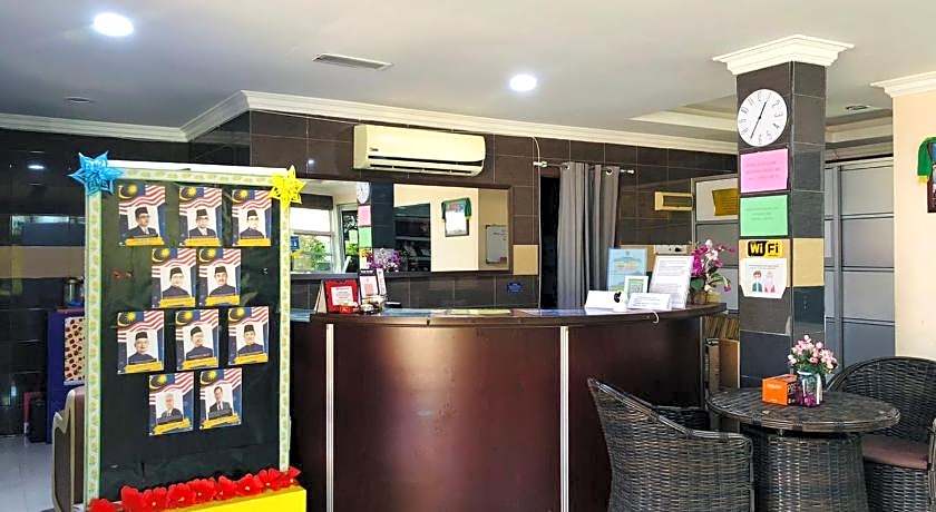 Penarak Bamboo Beach Motel