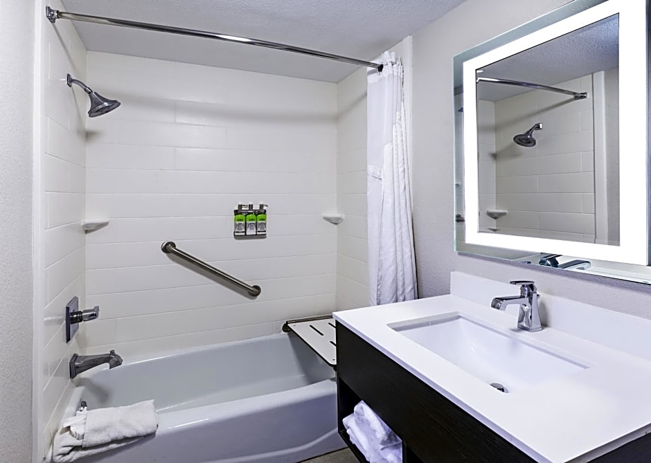 Holiday Inn Express New Orleans East, an IHG Hotel