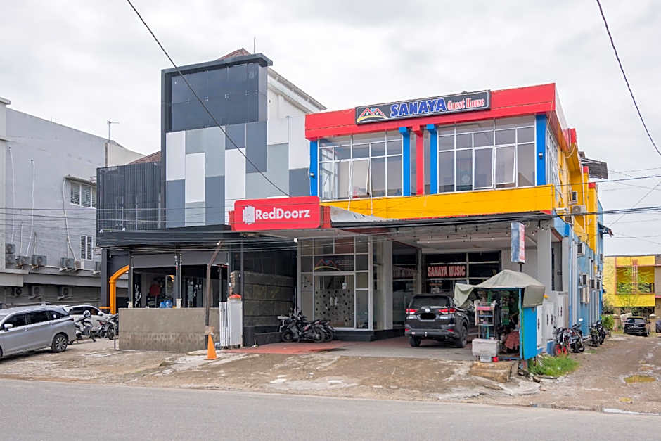 RedDoorz Syariah near RS Mata Padang