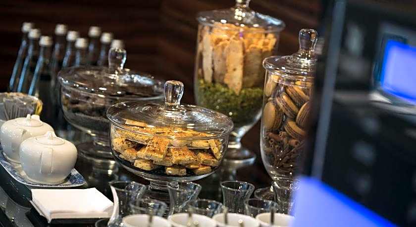 Renaissance by Marriott Izmir Hotel